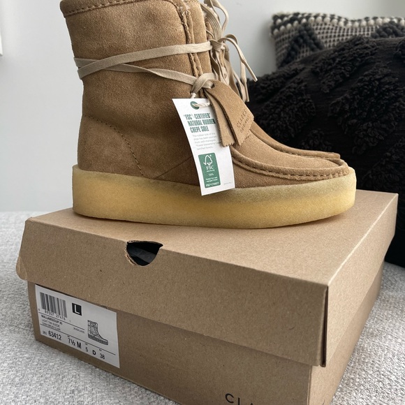 CLARKS - WALLABEECUP HI. Light tan suede. NWT. US: 7 1/2 M. EU: 38 - Picture 3 of 8